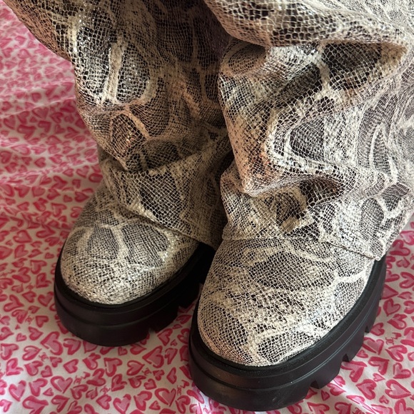 AKIRA Snakeskin Patterned Pet Boots - Picture 2 of 4